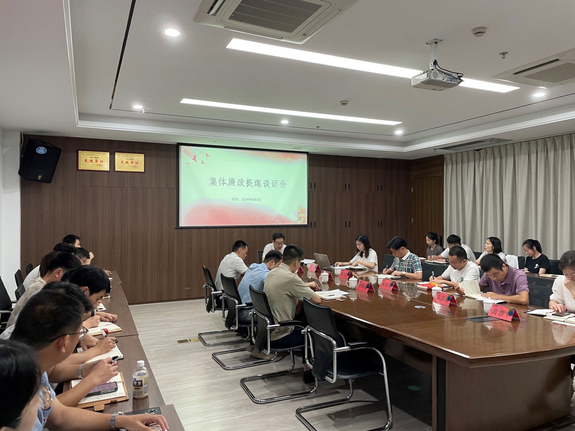 市交投集團(tuán)領(lǐng)導(dǎo)深入市交投物流集團(tuán)市交投勘察設(shè)計(jì)公司開展聯(lián)系點(diǎn)工作，葉嵐清拍攝2.jpg