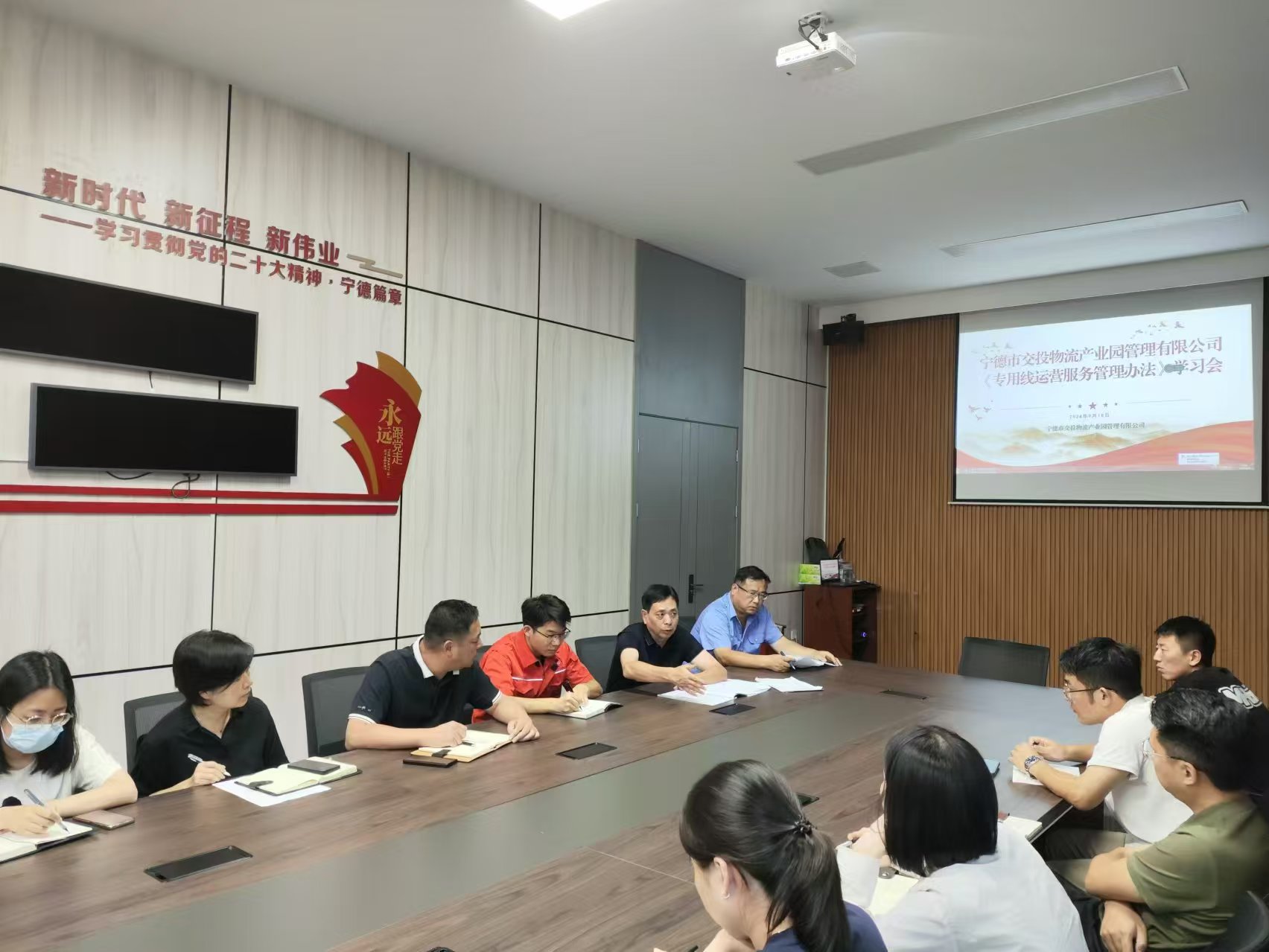 福州鐵路物流中心寧德鐵路物流營業(yè)部領(lǐng)導深入寧德陸港開展愛車宣傳活動，張長明拍攝.jpg